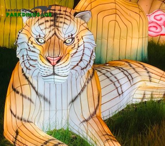 Model živalske luči v naravni velikosti